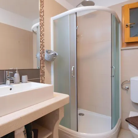 Amazing In With House Sea View بيت للعطل