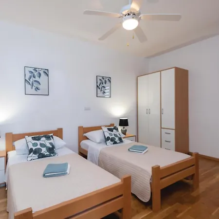 بيت للعطل Amazing In With House Sea View