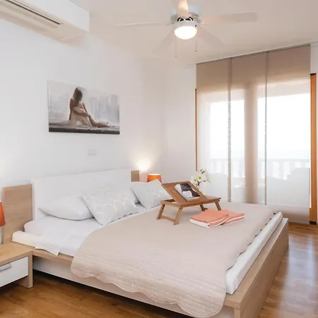 Amazing In With House Sea View *