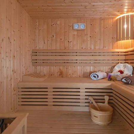 Vakantiehuis Front In With Sauna